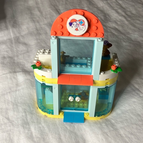 Lego Friends 41695 Pet Clinic - Picture 2 of 5